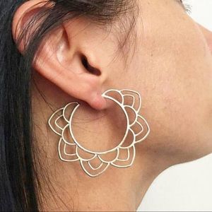 3/38🌸 silver lotus boho Flower hoop stud Earring